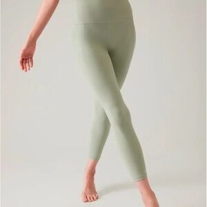 Athleta Salutation Stash Pocket II Capri Light Green Leggings Small Yoga Workout